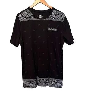 The Nike Tee Athletic Cut Men’s Size Medium black and white bandana print